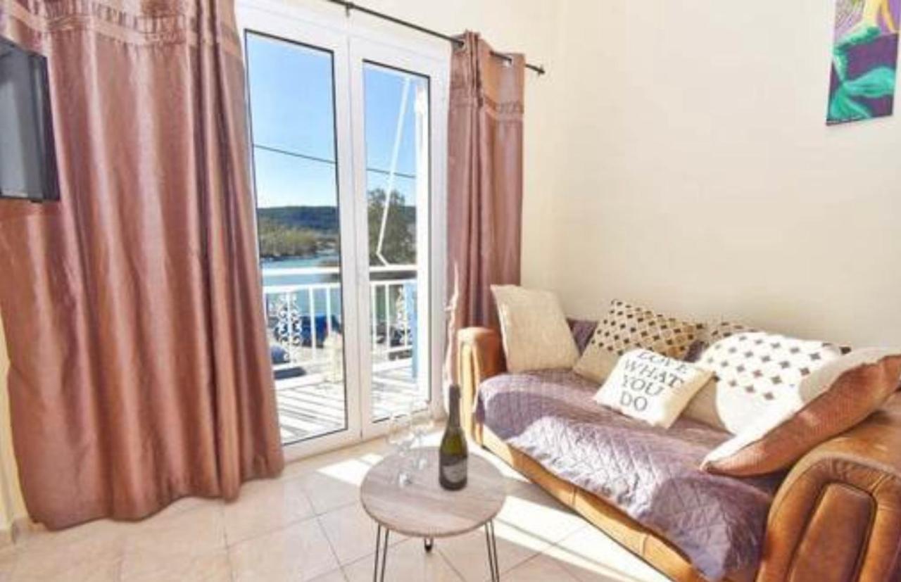 River House Apartment Mesongi